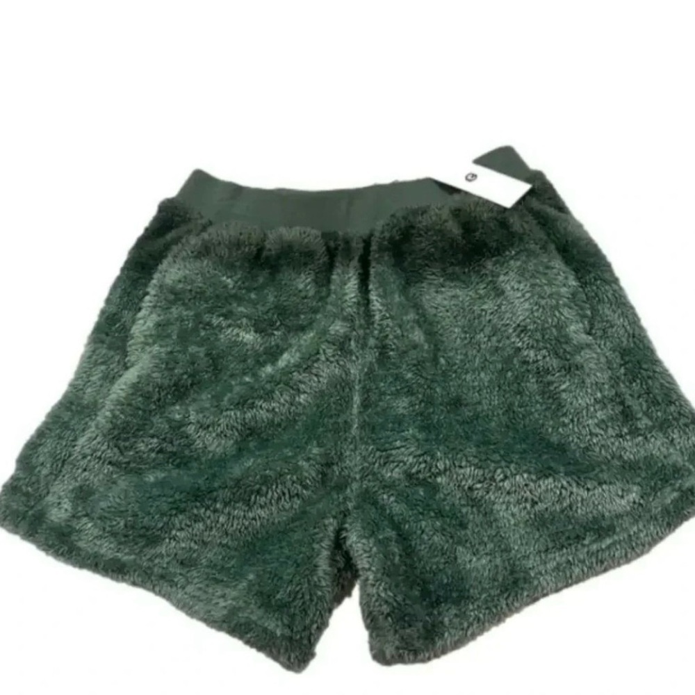 Ugg Camilla Sherpa Shorts Women’s Size M NWT